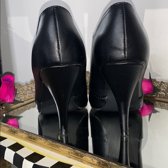 Olivia Miller Black Zipper Ankle Boots - Picture 3 of 6